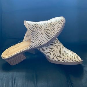 Time & Tru Healed Leopard Mules